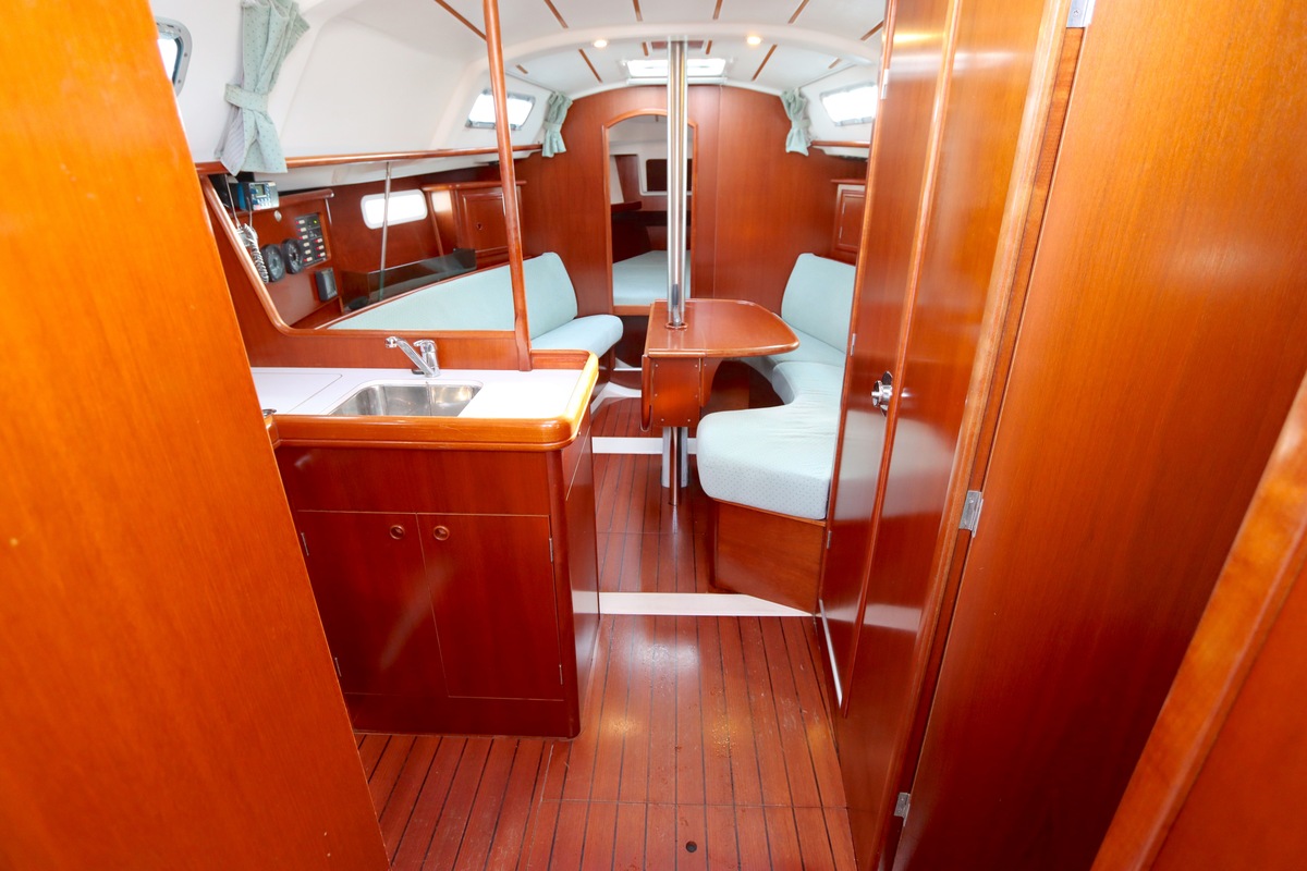 foto: 34 Beneteau Oceanis Clipper 331 Lifting keel