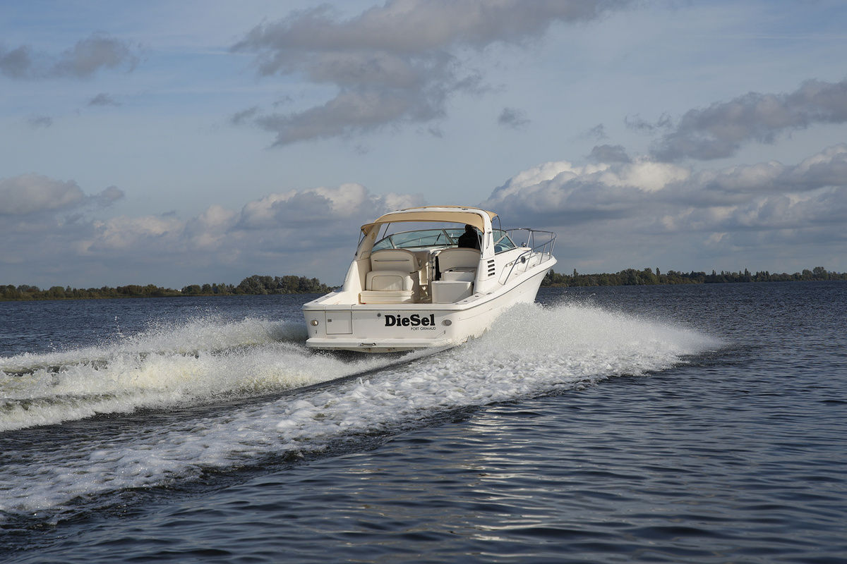 foto: 36 Sea Ray 330 Express Cruiser