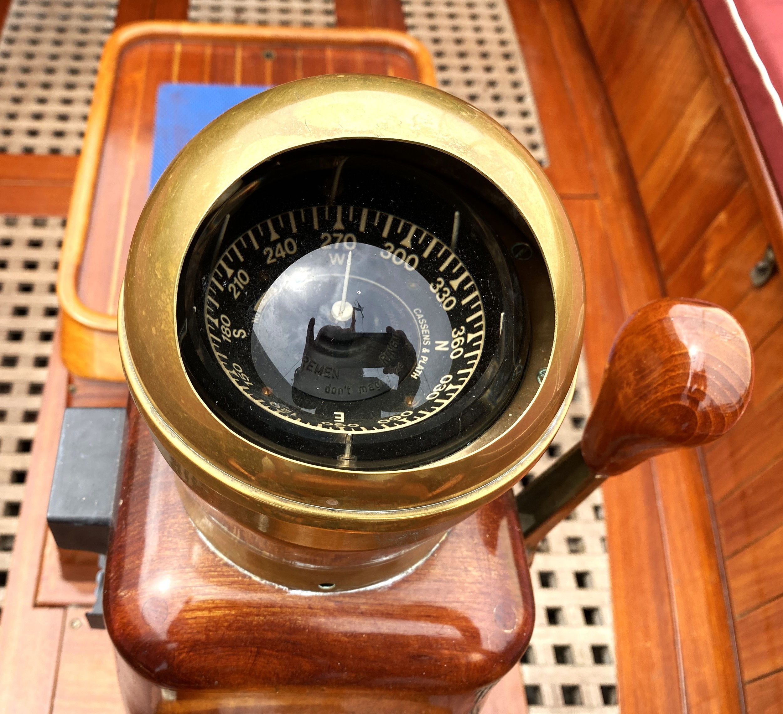 foto: 17 Scherpel Kajuitsloep Teak/ Mahonie