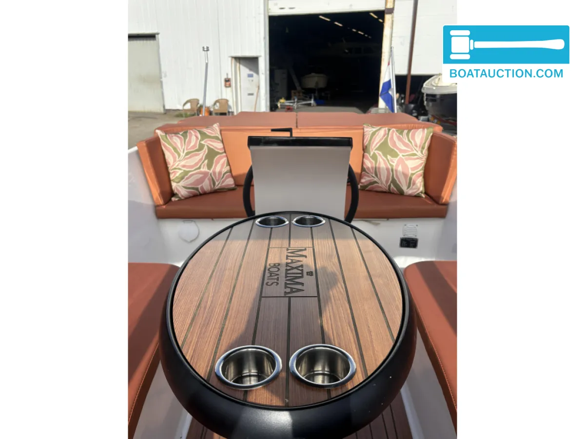 foto: 13 Maxima 600 Tender