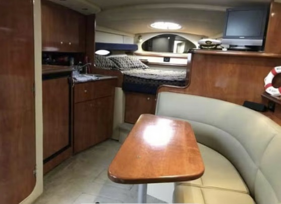 foto: 5 Cruisers Yachts  320 Express