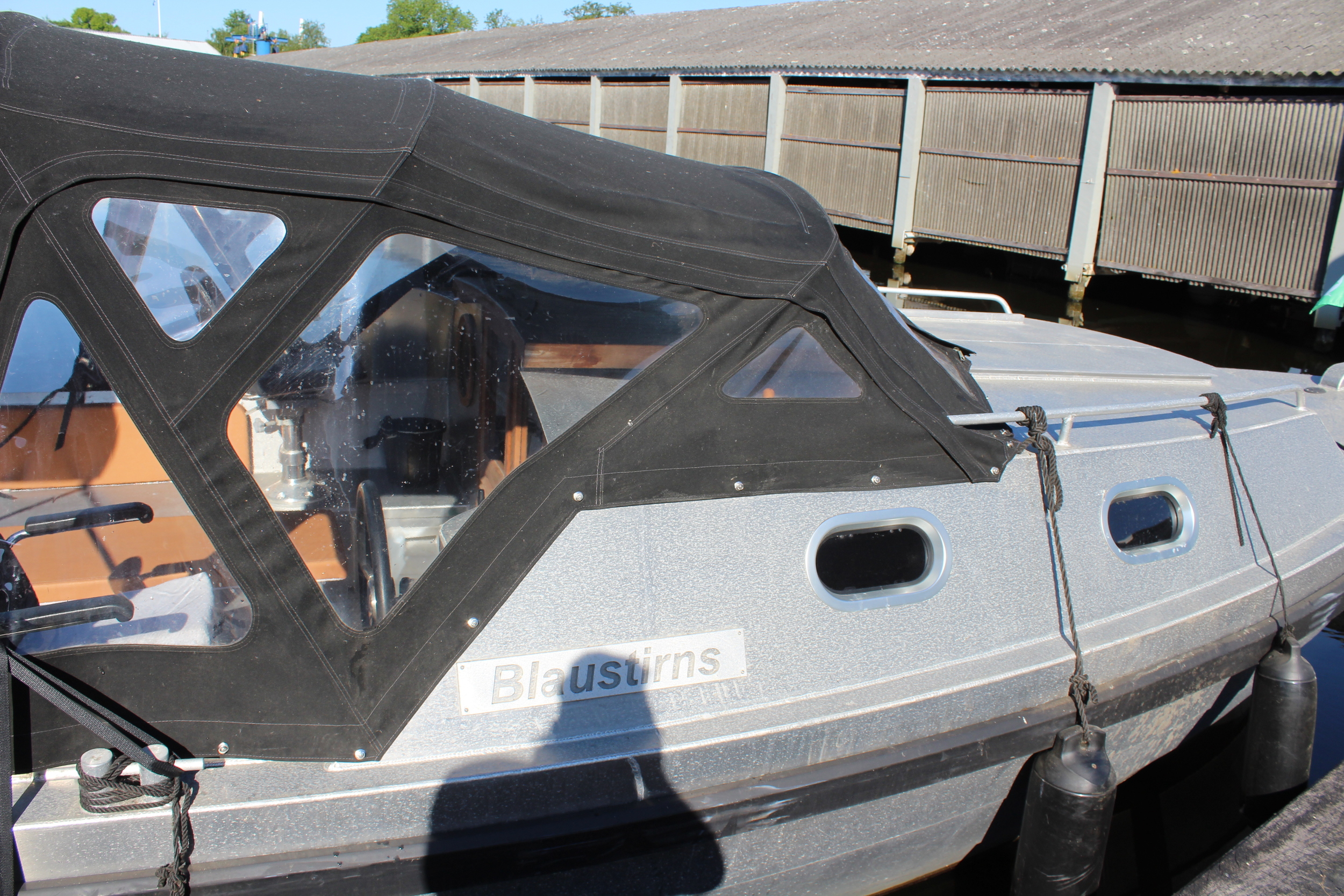 foto: 33 Black Fish Cabin 850 XL