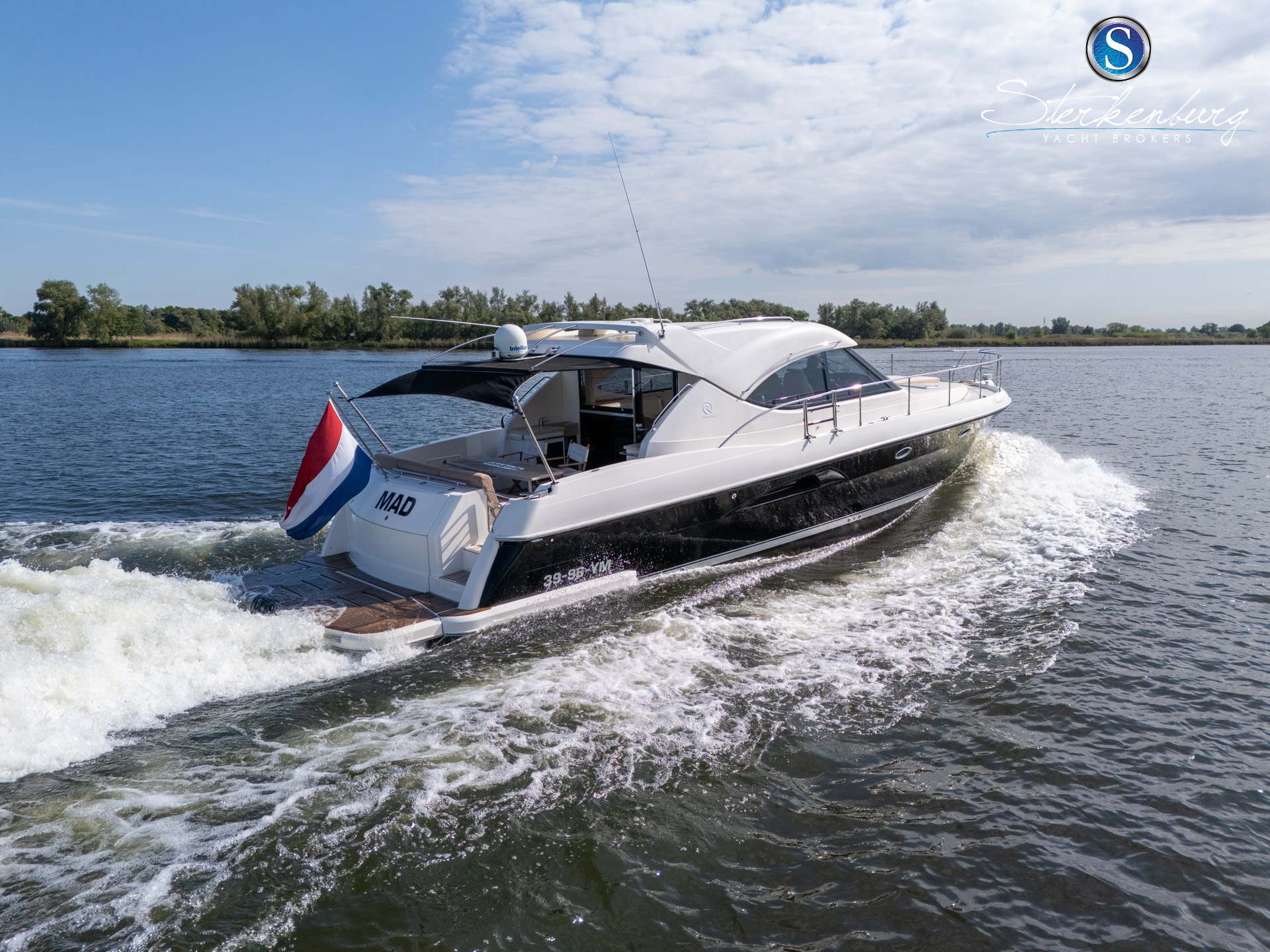 foto: 56 Rivièra 4700 Sport Yacht