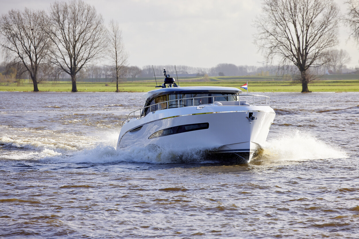 foto: 16 Van den Hoven Voyager 50