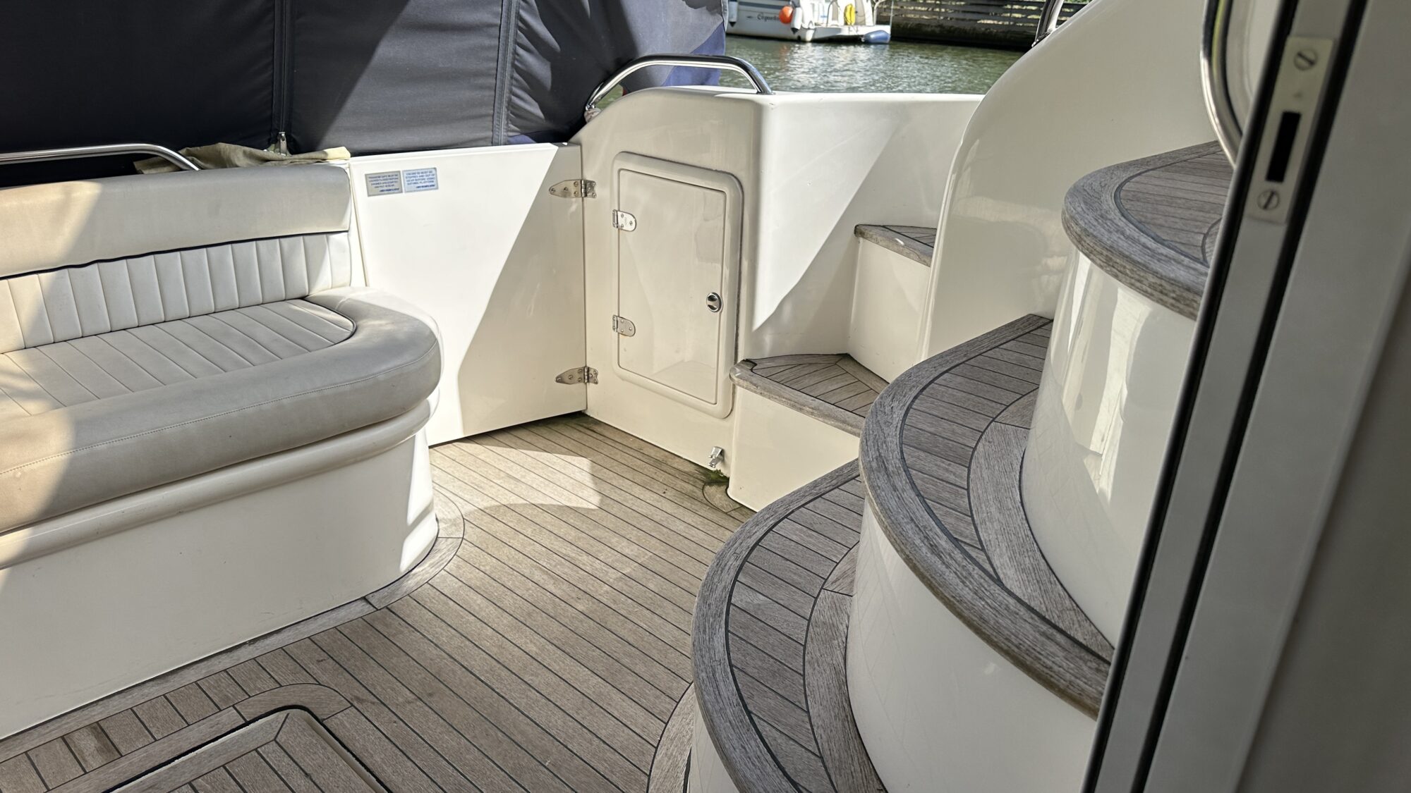 foto: 89 Fairline Fairline Phantom 40 Flybridge