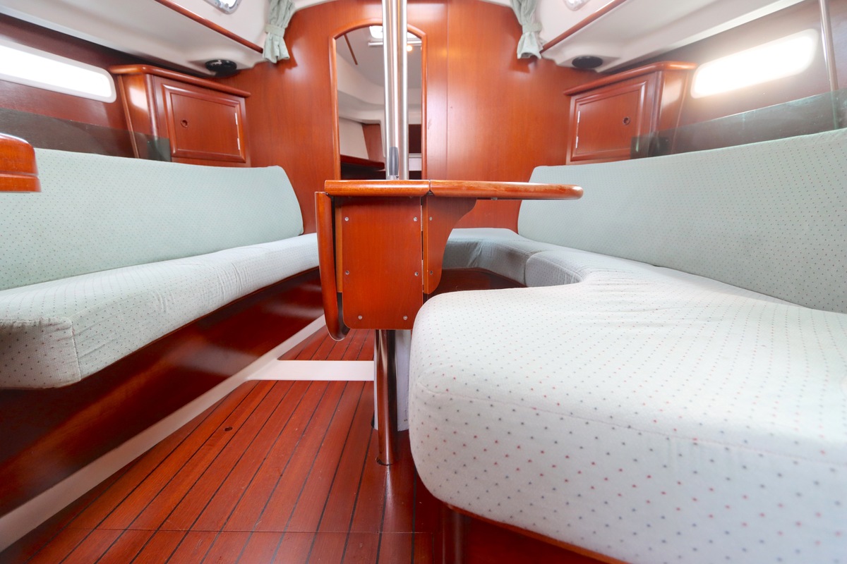 foto: 35 Beneteau Oceanis Clipper 331 Lifting keel