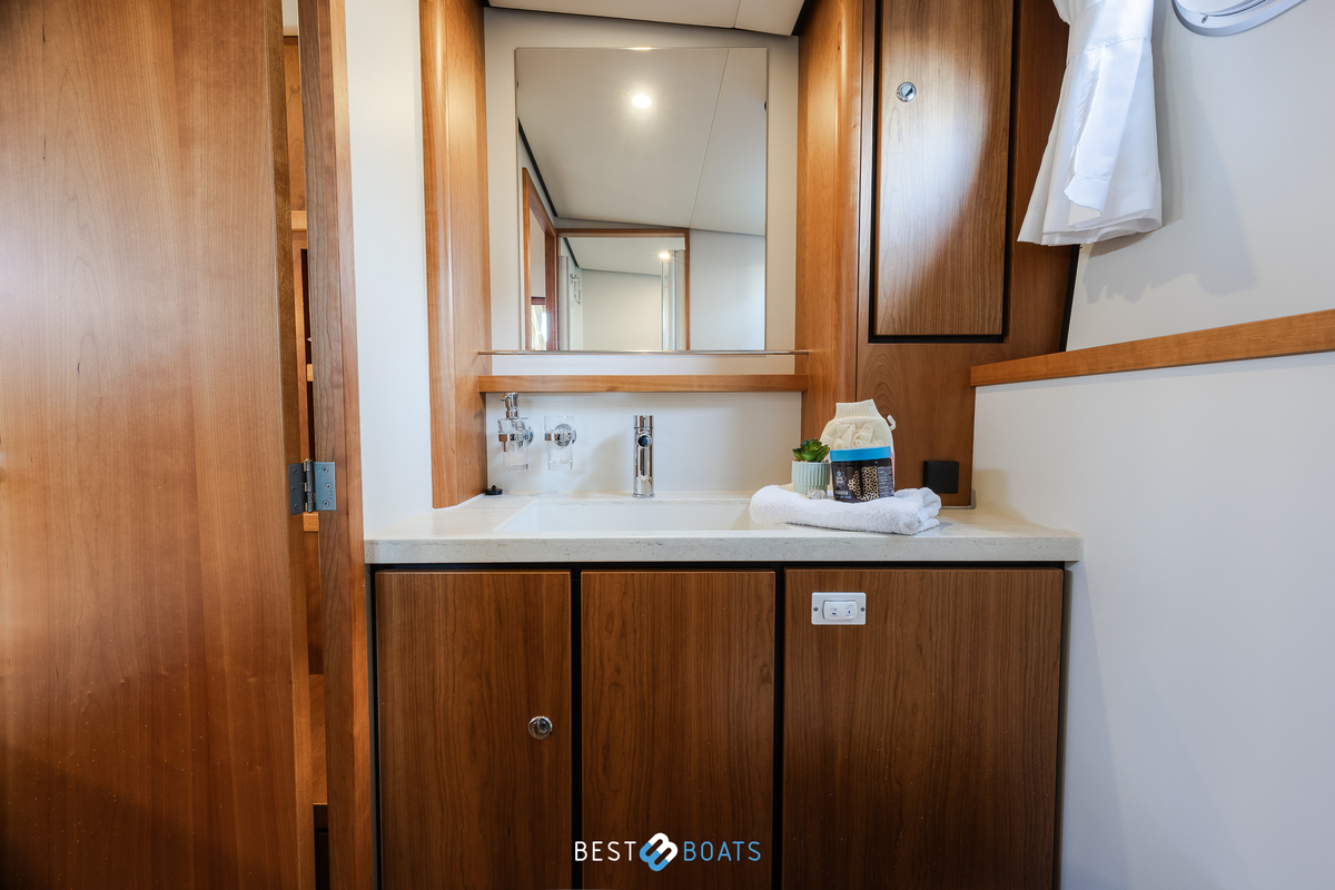 foto: 44 Linssen  Grand Sturdy 40.0 AC