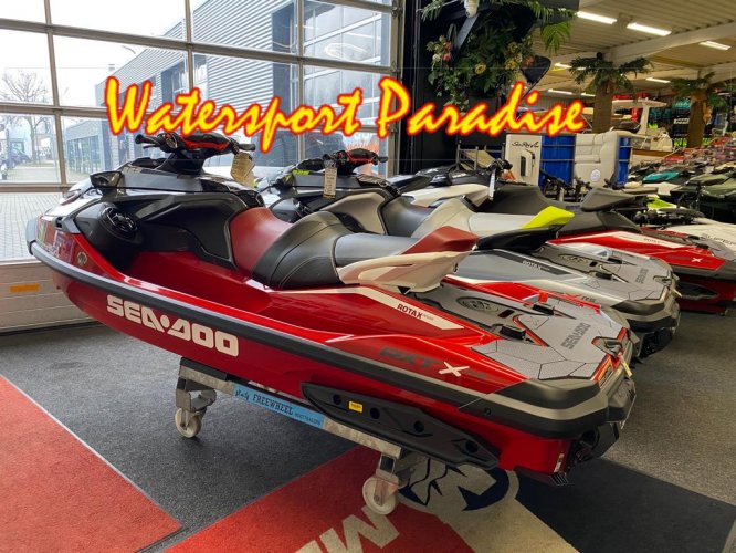 foto: 6 Sea-Doo RXT-X 325 Fiery Red Tech Package