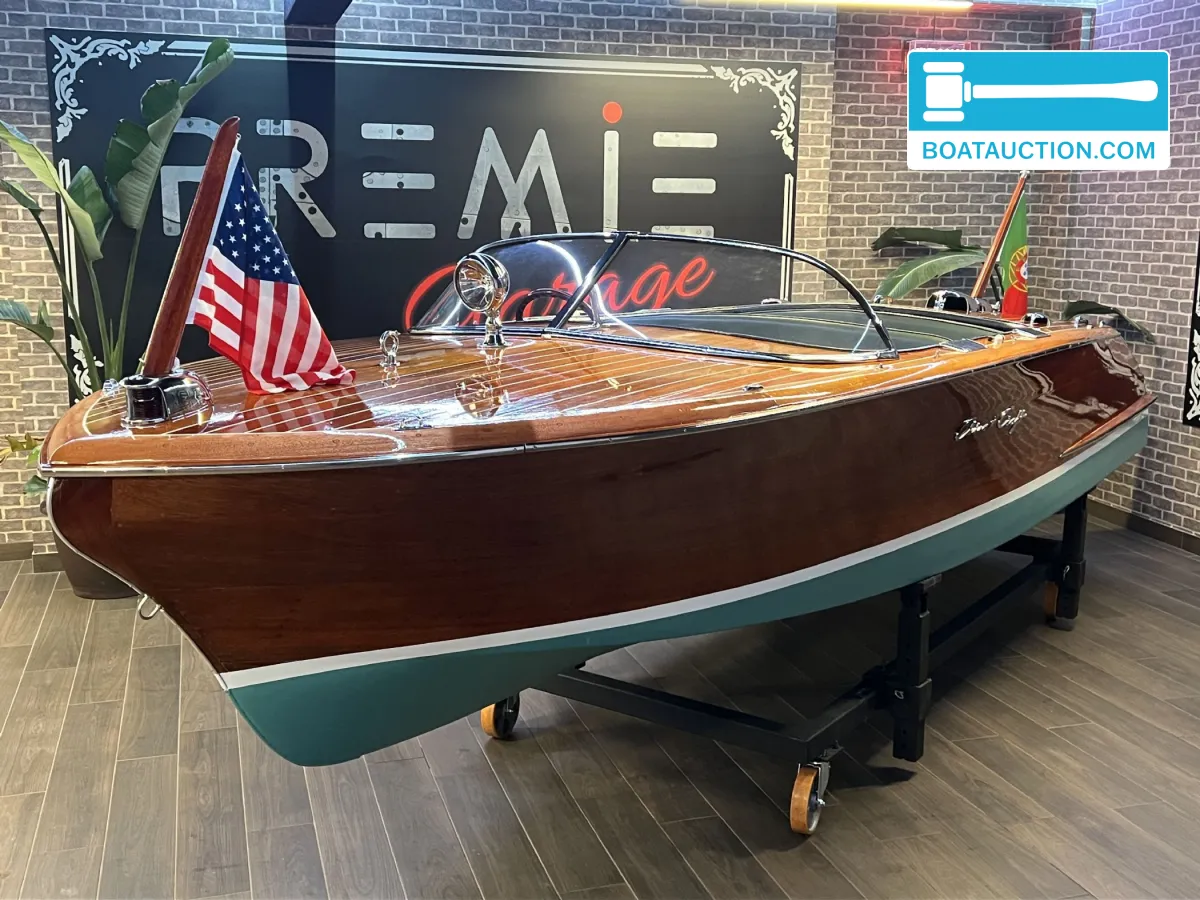 foto: 4 Chris Craft Capri 19