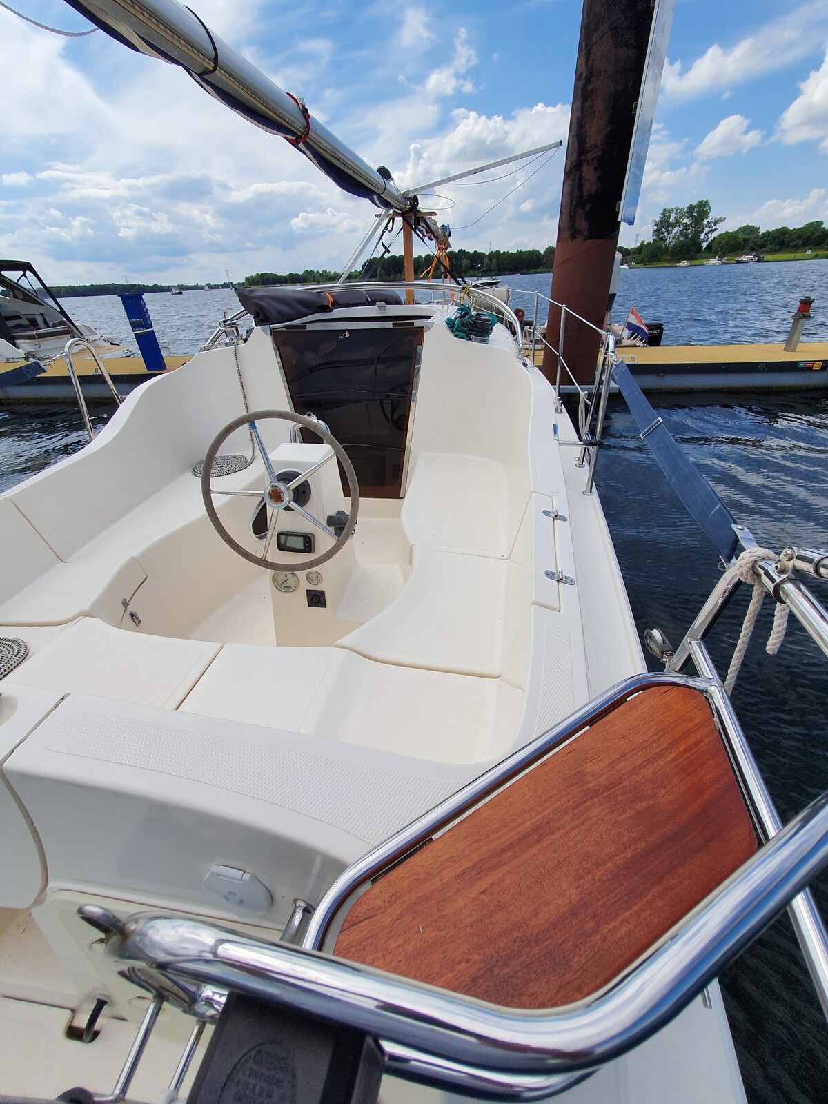 foto: 19 Odin  Nova 820