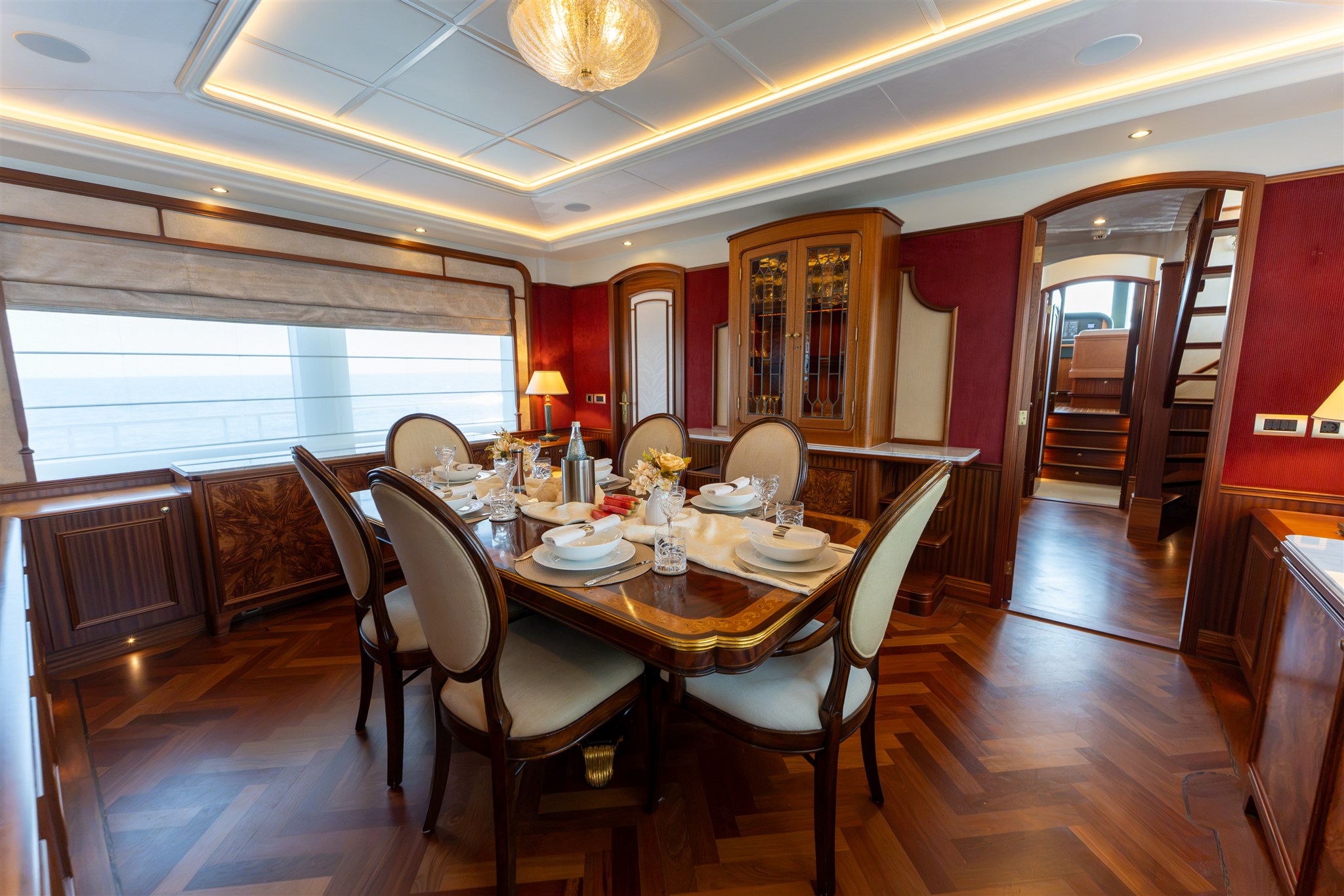 foto: 76 Van Der Valk Shipyard Custom Explorer