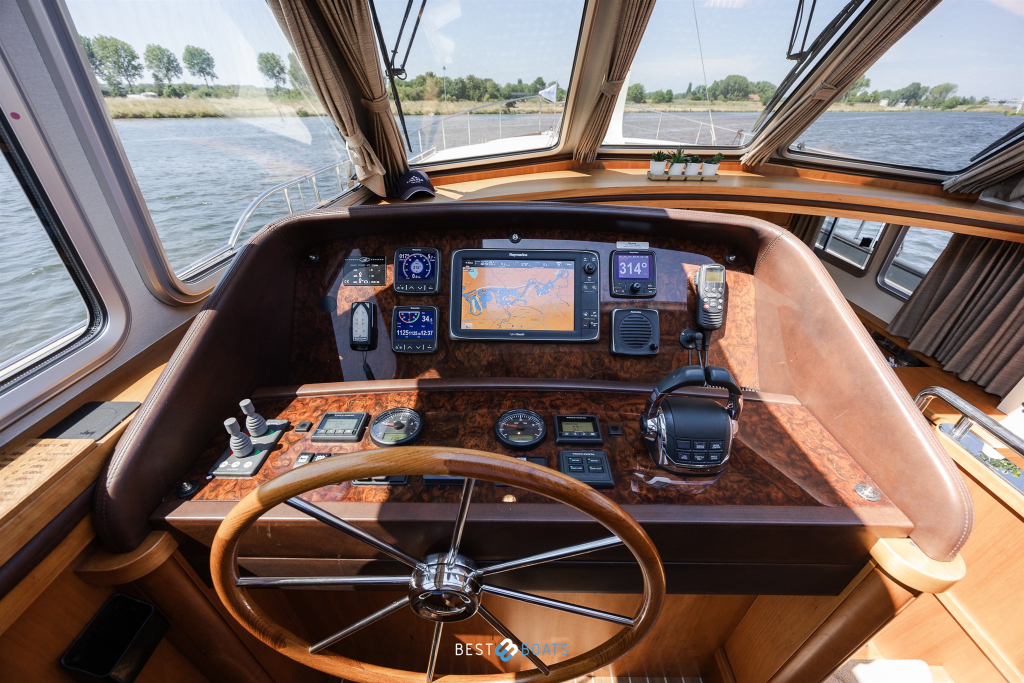 foto: 29 Linssen Grand Sturdy 470 Sedan Wheelhouse
