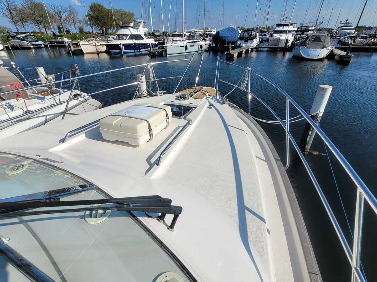 foto: 32 Nimbus 380 Commander