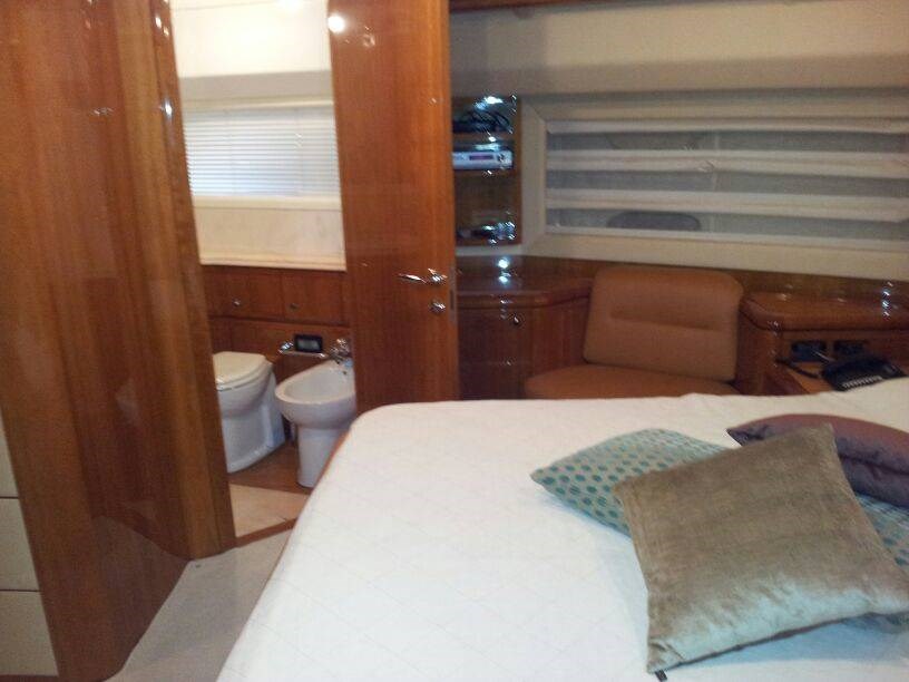 foto: 13 Ferretti  880