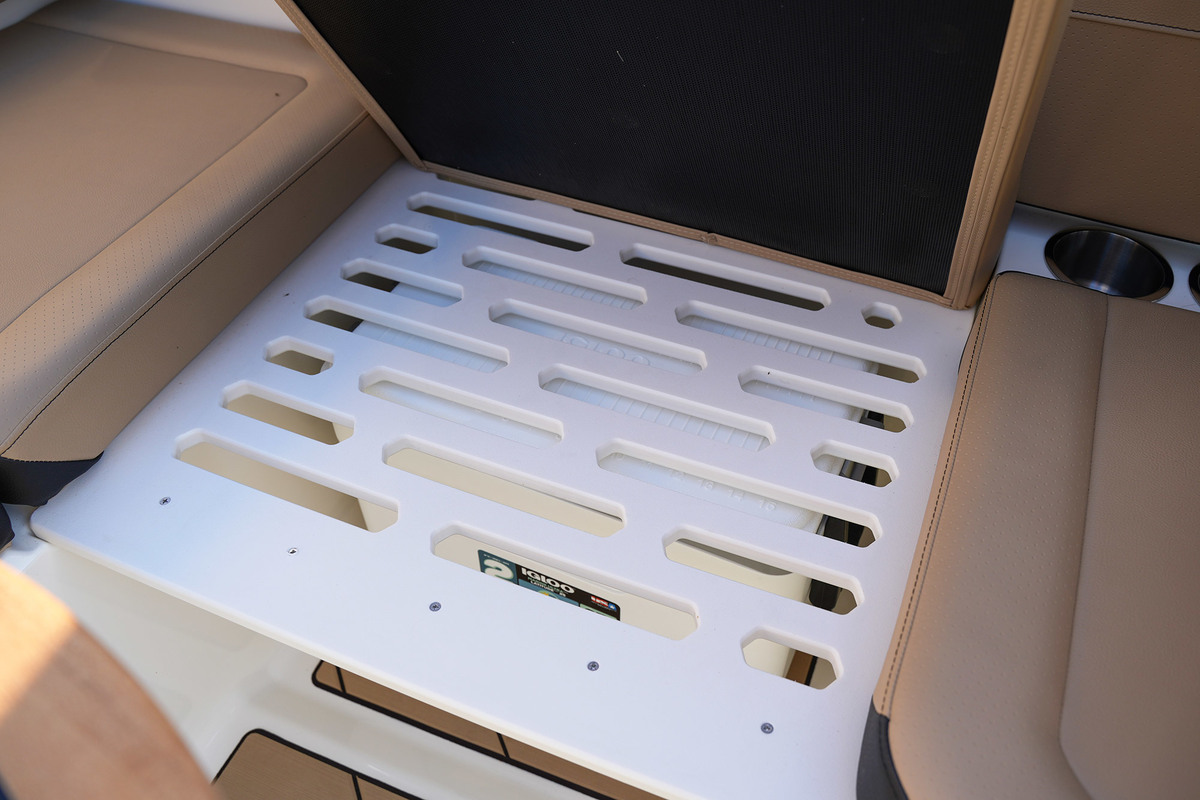 foto: 41 Sea Ray SPX 210