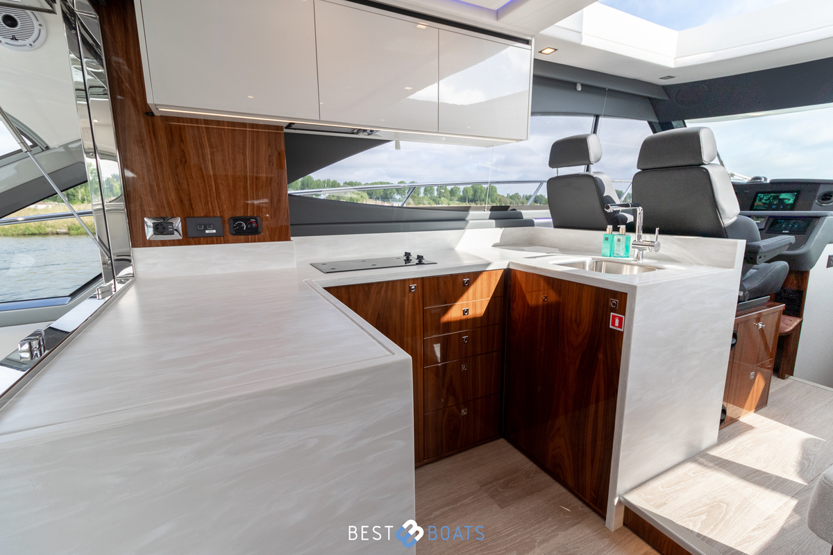 foto: 44 Riviera 4600 SPORT YACHT-PLATINUM EDITION