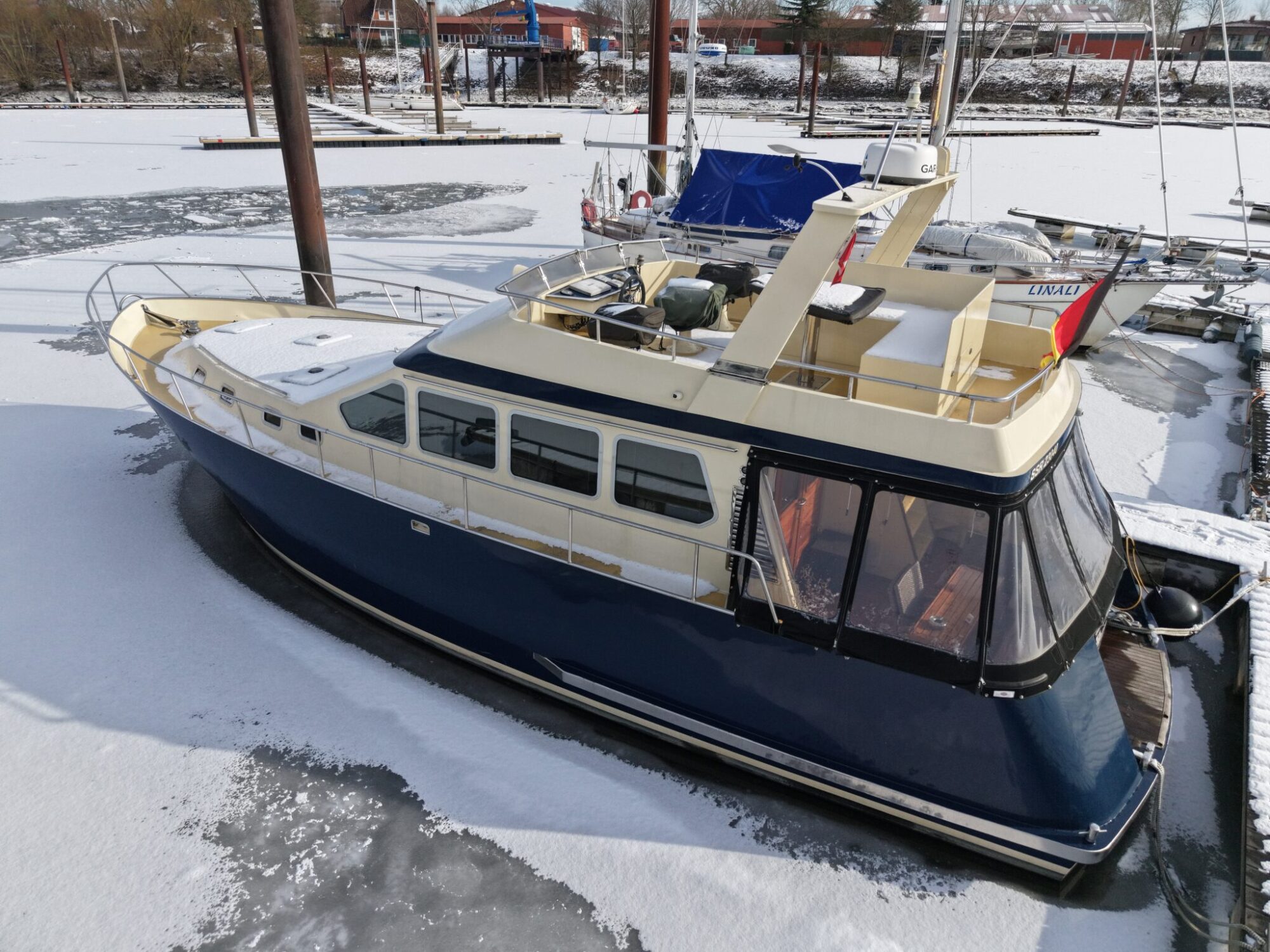 foto: 41 Bruce Roberts Bruce Roberts Euro 12.00 Flybridge