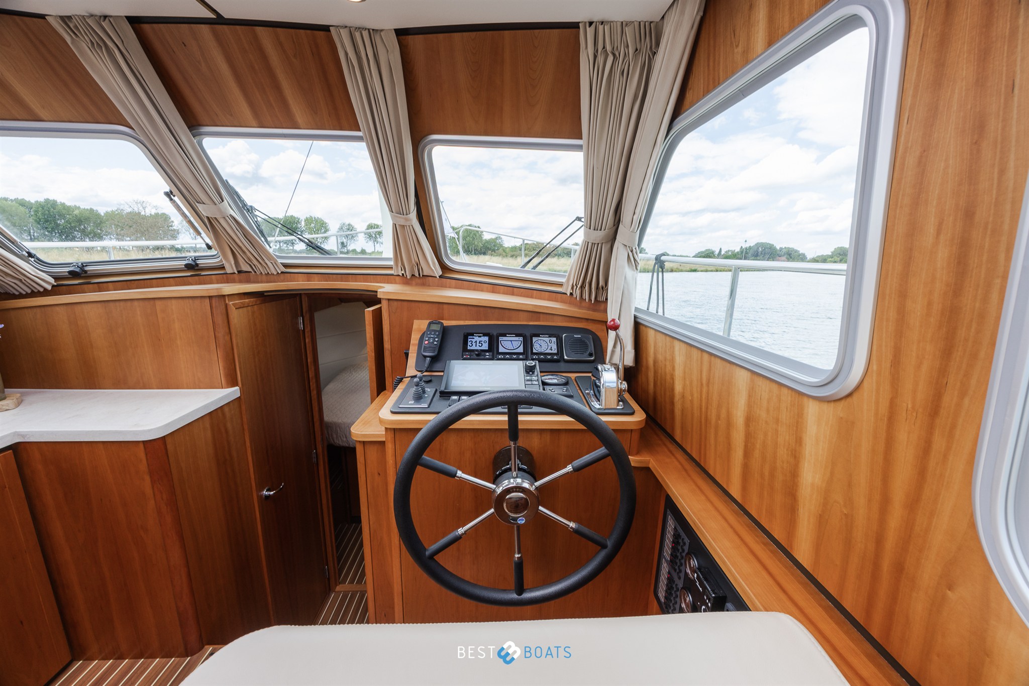 foto: 30 Linssen Grand Sturdy 35.0 Sedan