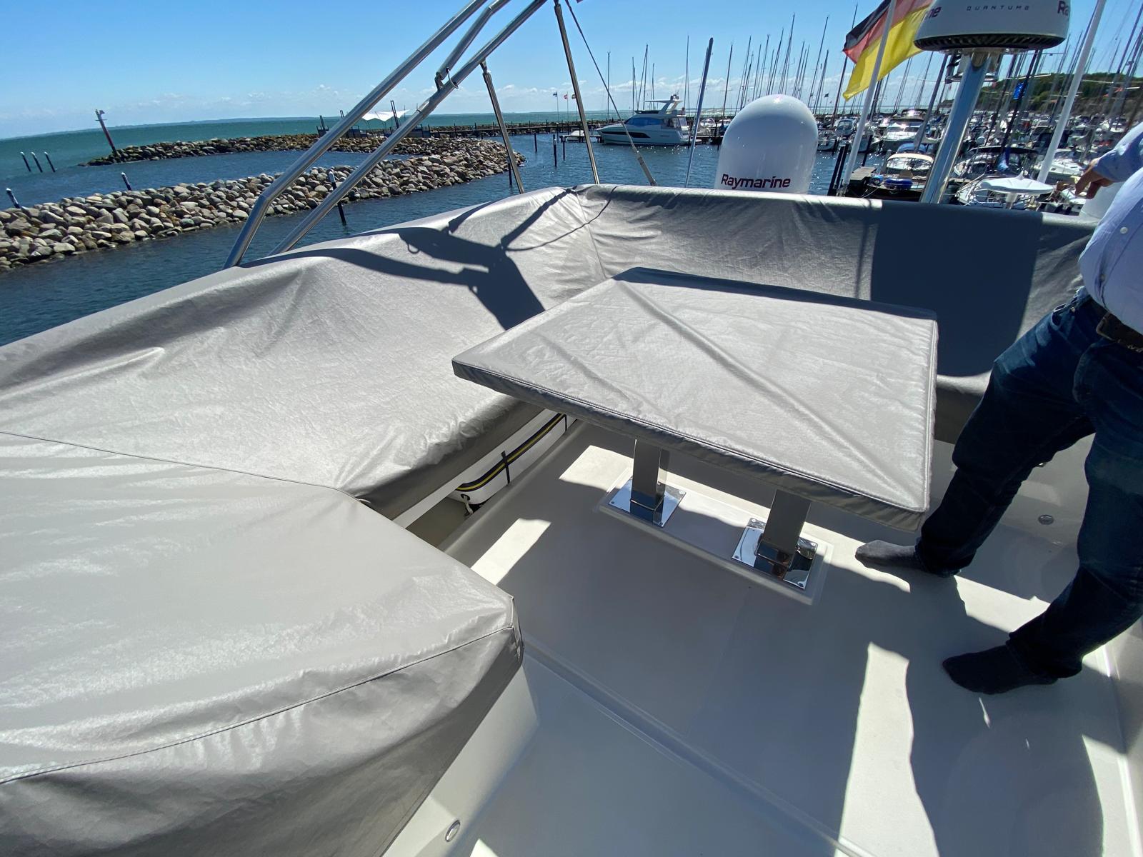 foto: 33 Prestige 590 Flybridge