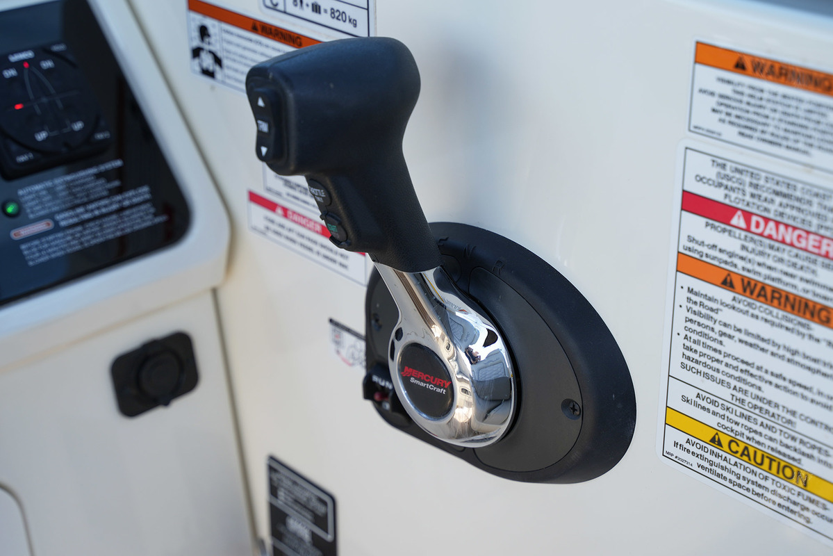 foto: 75 Sea Ray Sundancer 265