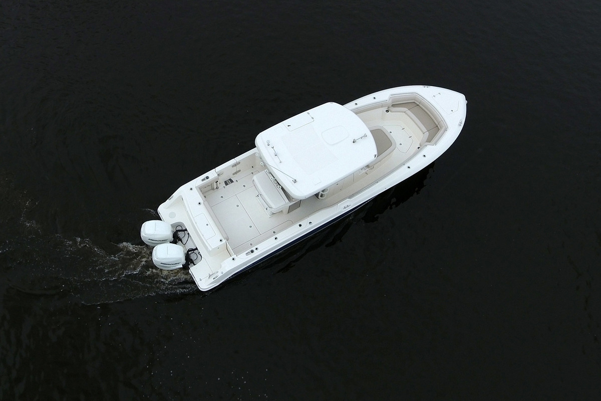 foto: 59 Boston Whaler 330 Outrage