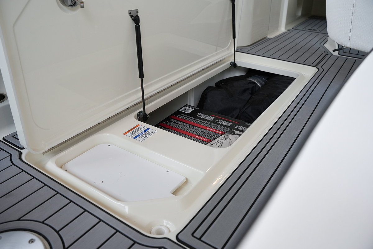 foto: 76 Sea Ray SPX 230 Outboard