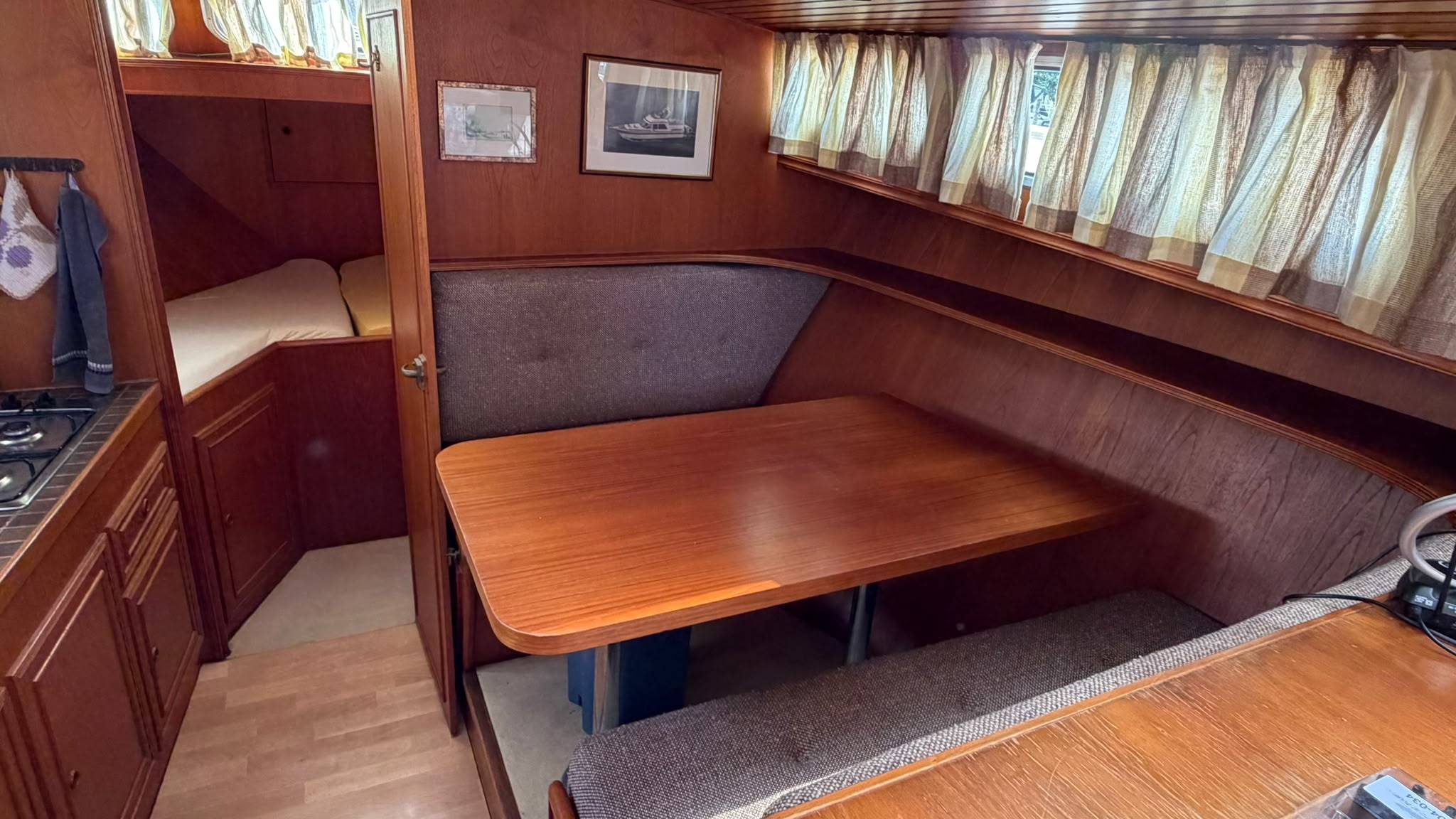 foto: 16 Van Der Valk 1300 Fly Bridge