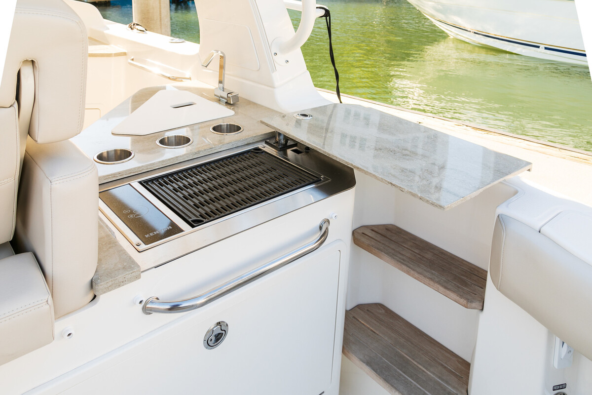 foto: 27 Boston Whaler 350 Realm