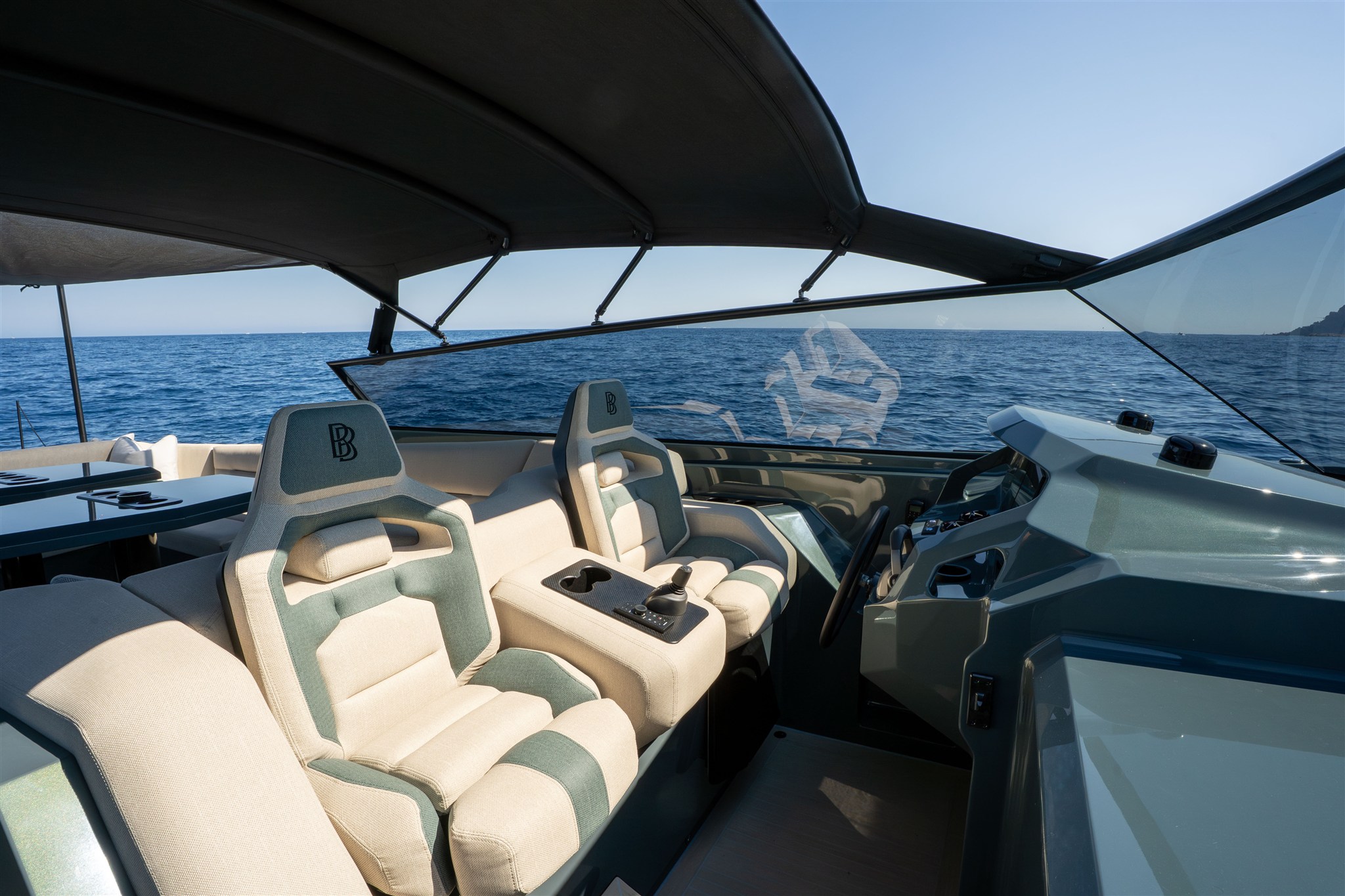 foto: 23 Vanquish Yachts VQ 54