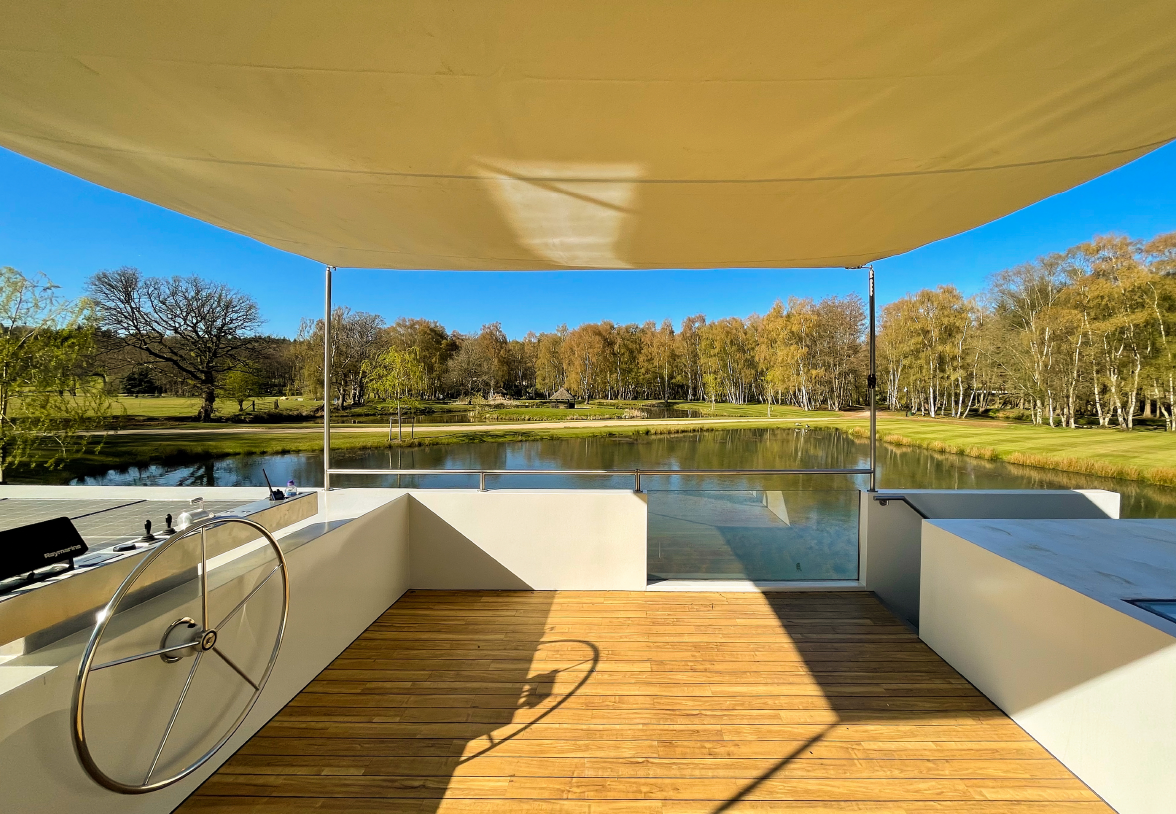 foto: 14 MX4 Houseboat MOAT
