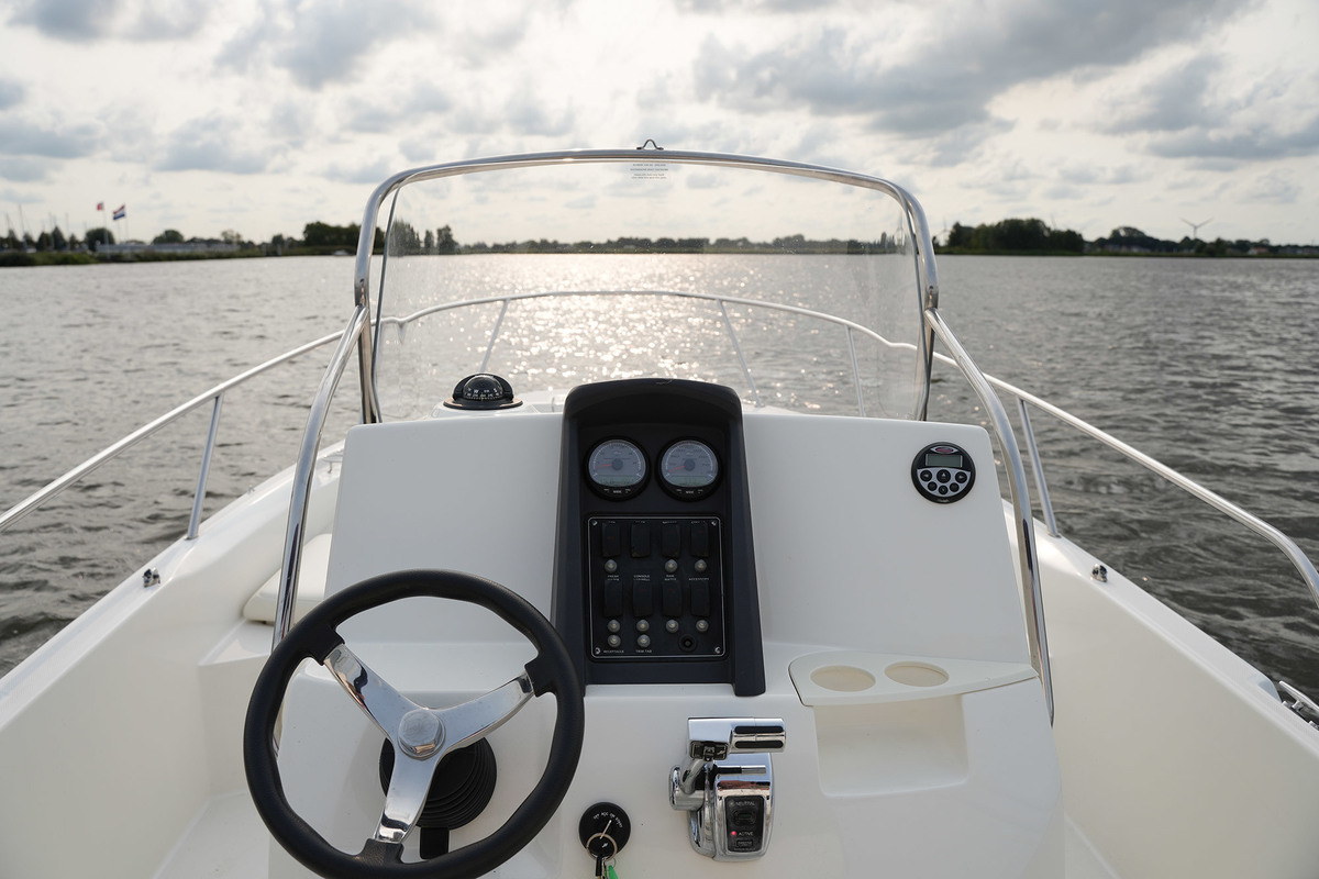 foto: 26 Boston Whaler 230 Dauntless