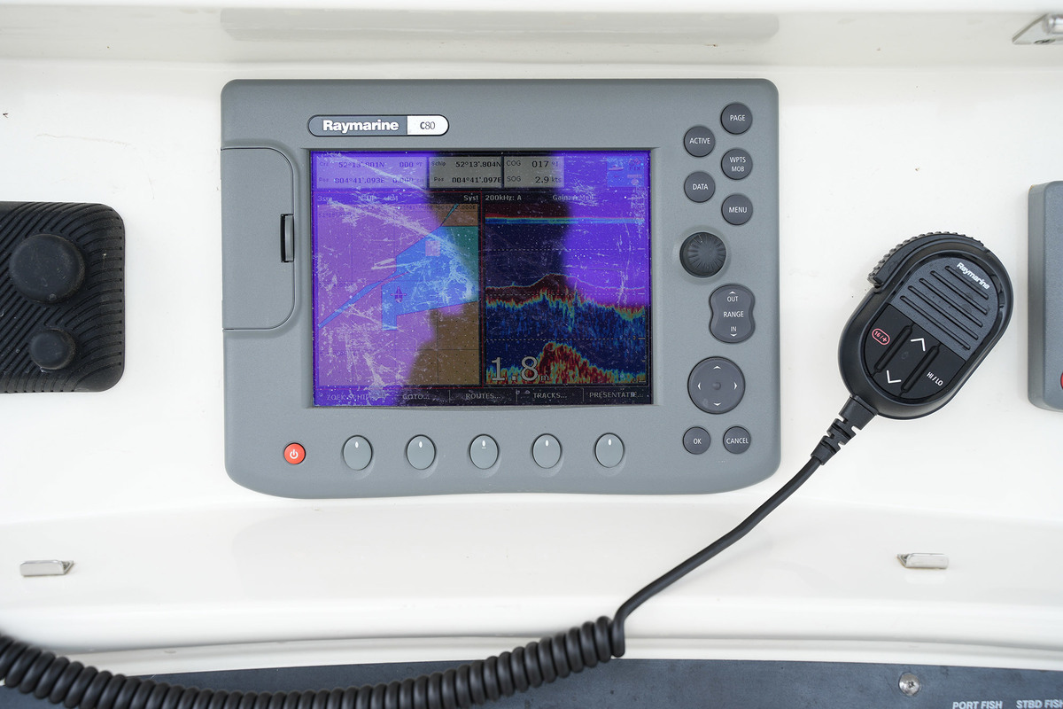 foto: 27 Boston Whaler 270 Outrage