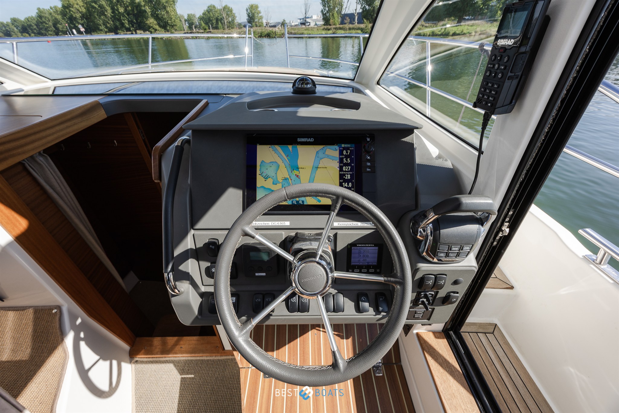 foto: 33 Nimbus 305 Coupé