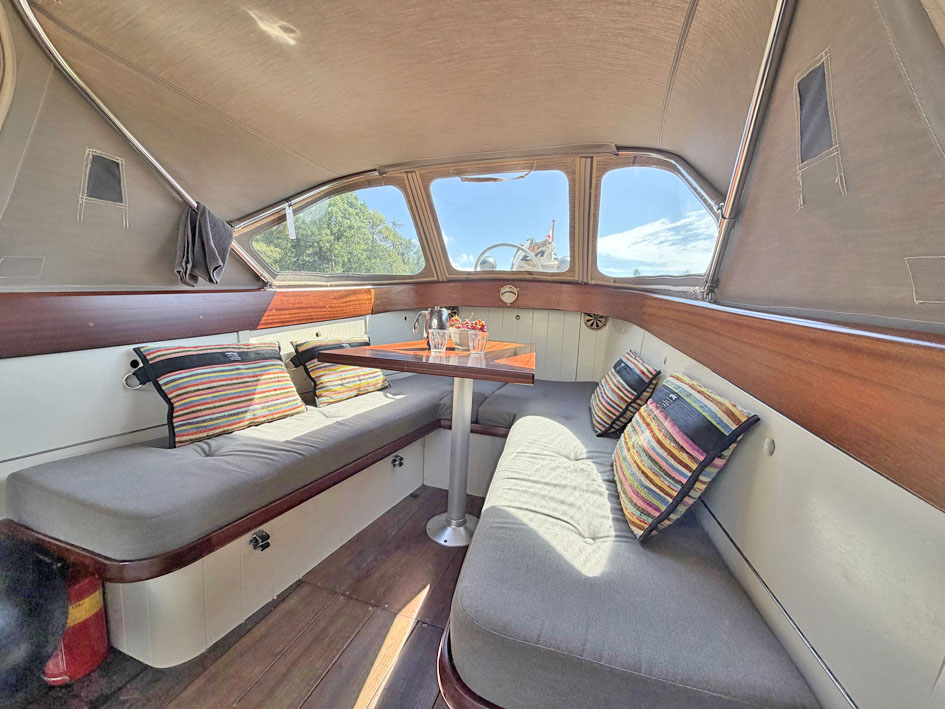 foto: 28 ex Marine Motorsloep 30