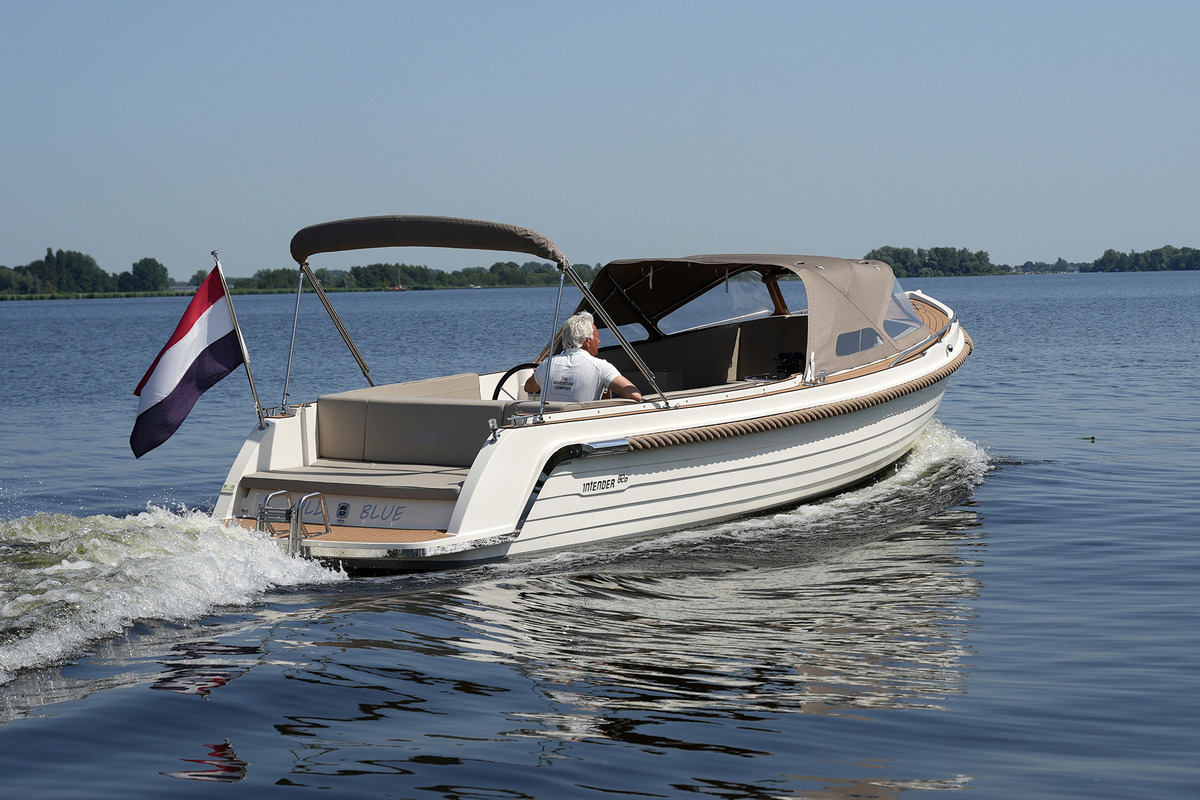 foto: 34 Interboat Intender 820