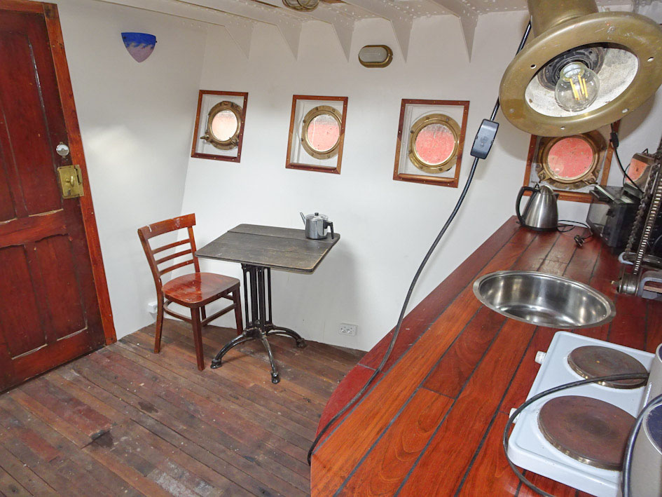 foto: 36 Dockyard 13, Motor tender