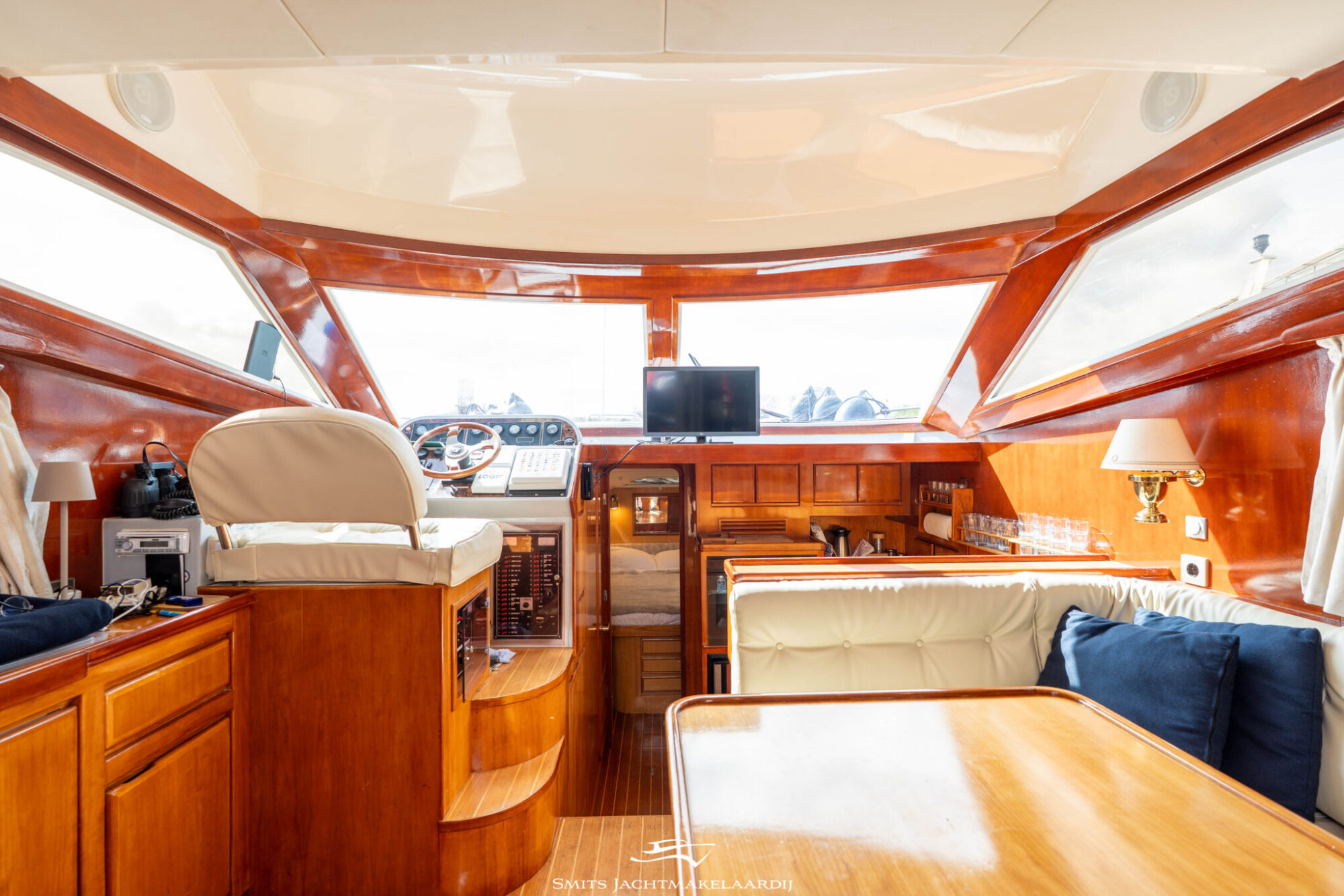 foto: 93 Astor Astor 37 Flybridge