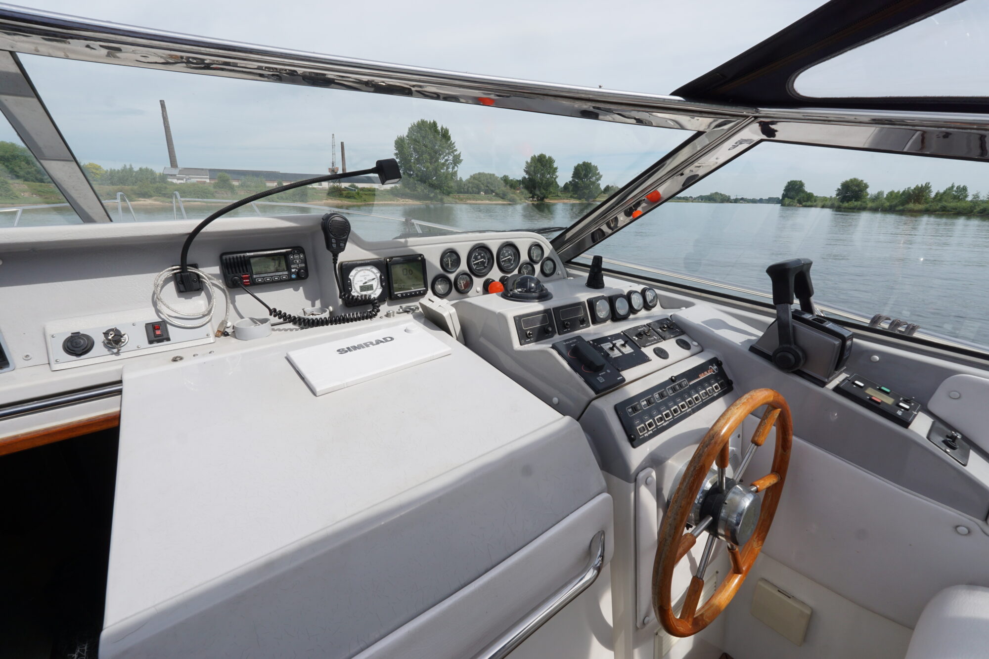 foto: 31 Sealine Sealine 328 Sport Bridge