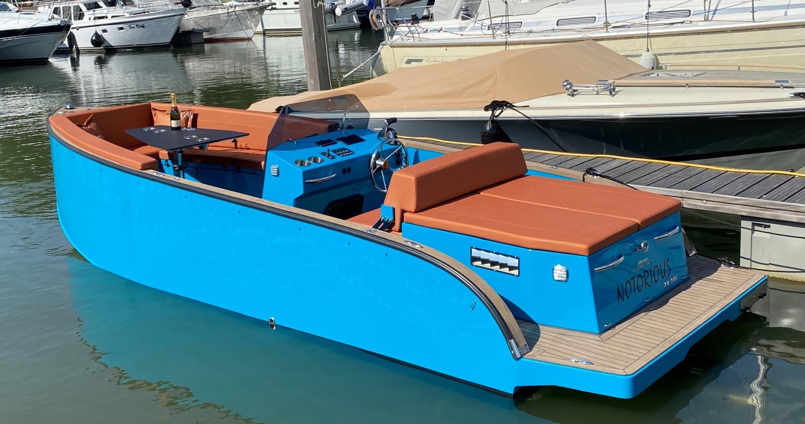 foto: 37 Futuro Boats Futuro ZX-20L Tender