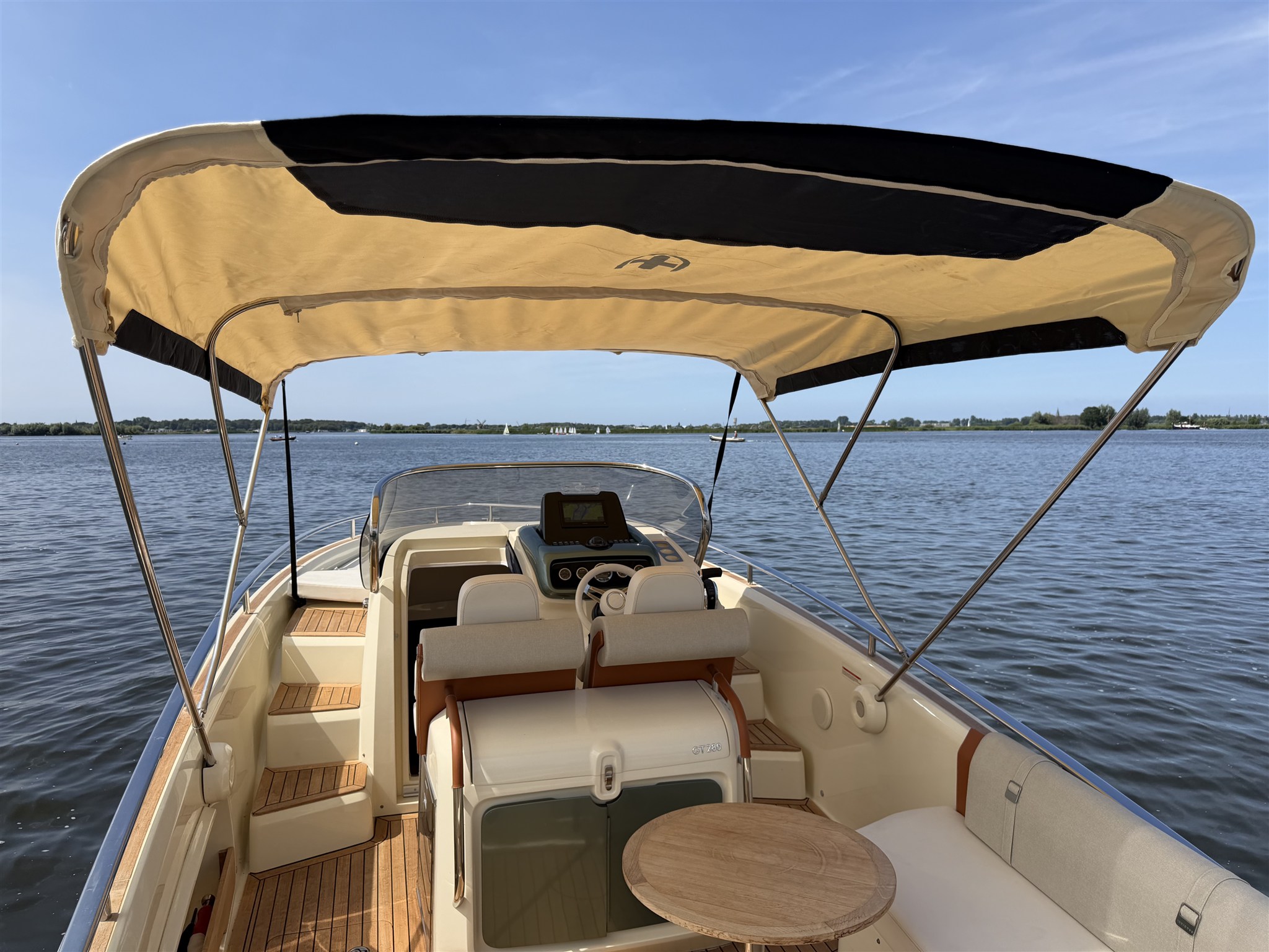 foto: 35 Invictus GT 280