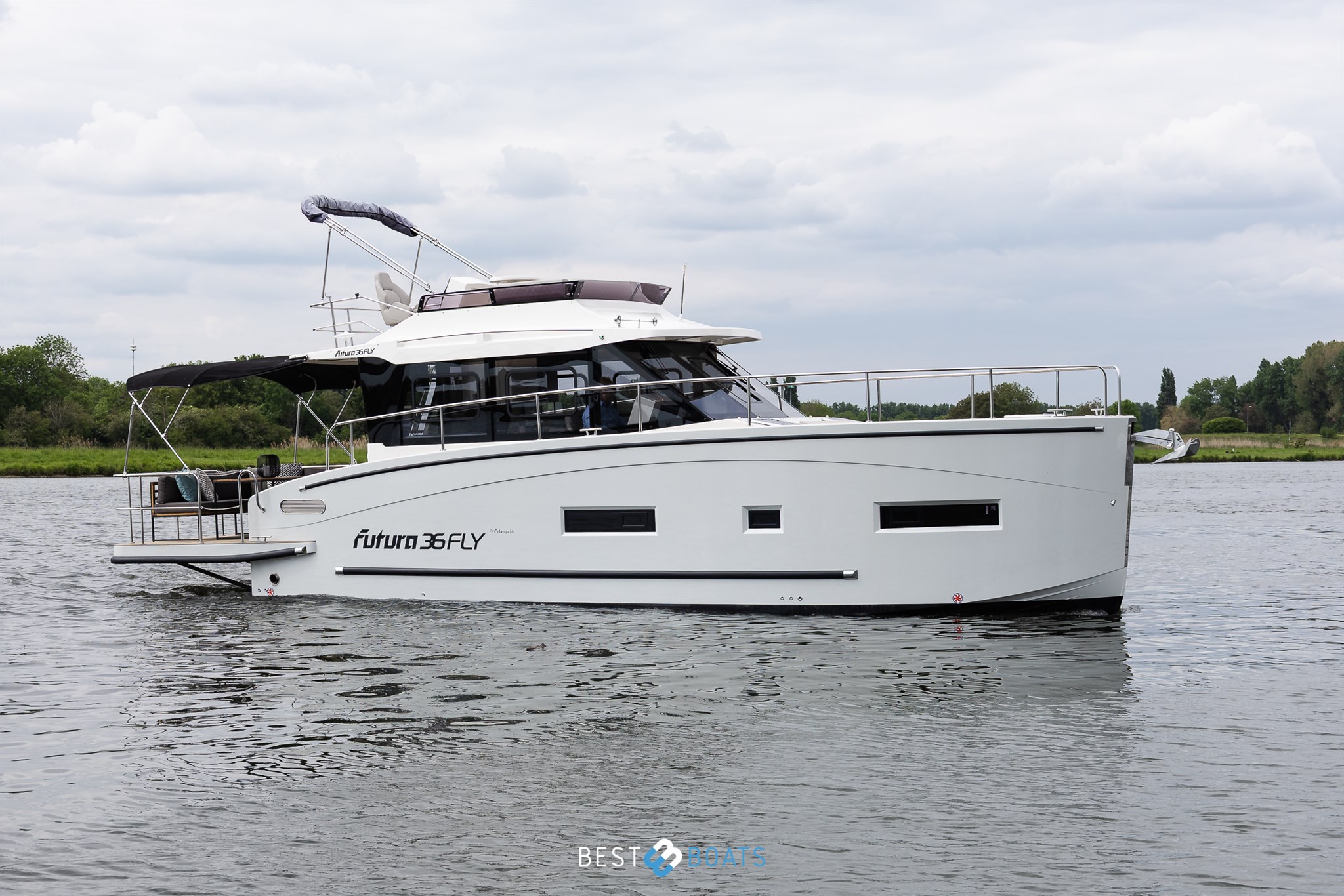 hoofdfoto: 1 Cobra Yachts Futura 36 Premium Fly