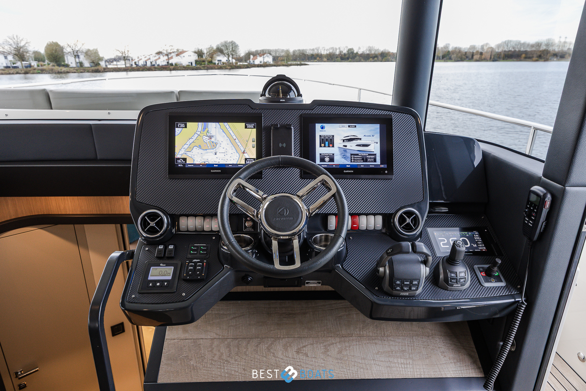 foto: 76 Absolute  Navetta 52