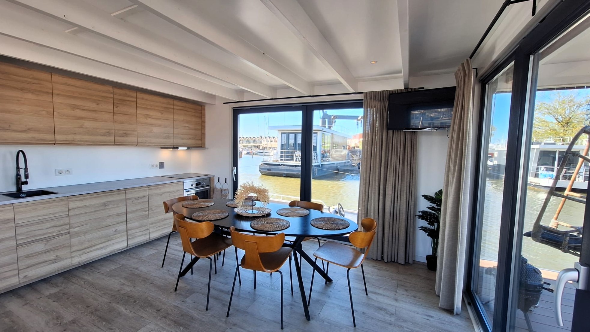 foto: 34 Surla 15 Houseboat Zelfvoorzienend