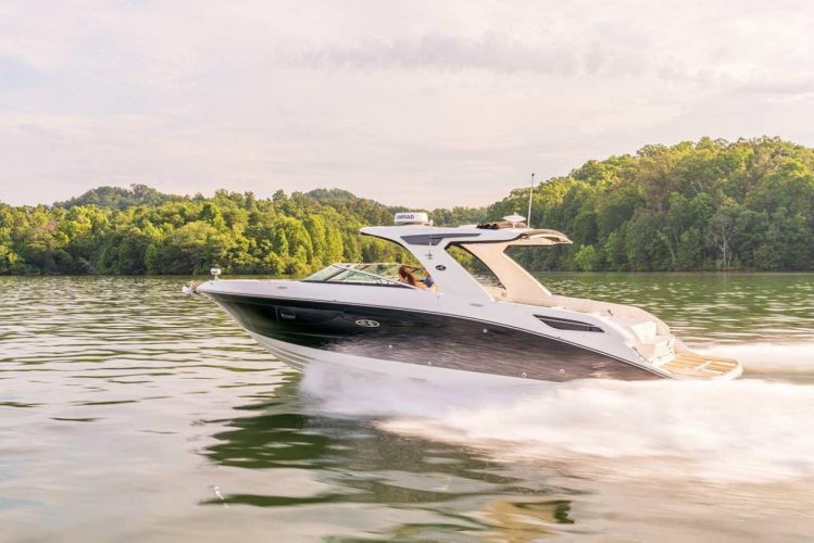 foto: 8 Sea Ray SLX 350