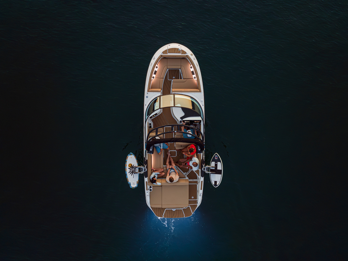 foto: 18 Sea Ray SDX 250 Surf