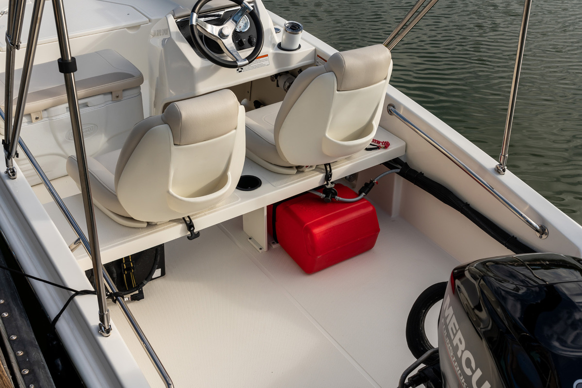 foto: 28 Boston Whaler 130 Super Sport