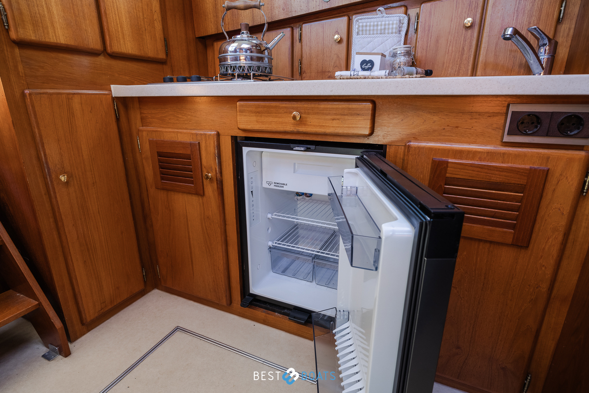 foto: 30 Linssen  St. Jozef 1050 Salon AK-L