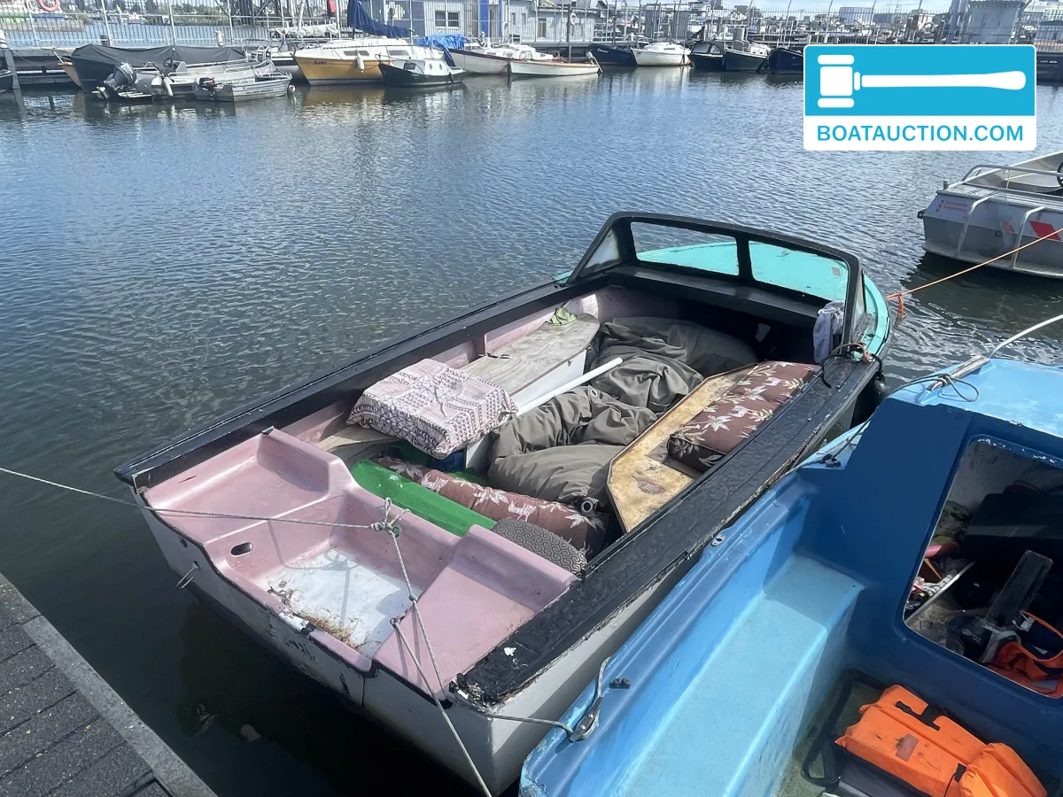 foto: 6 Motorboot 450