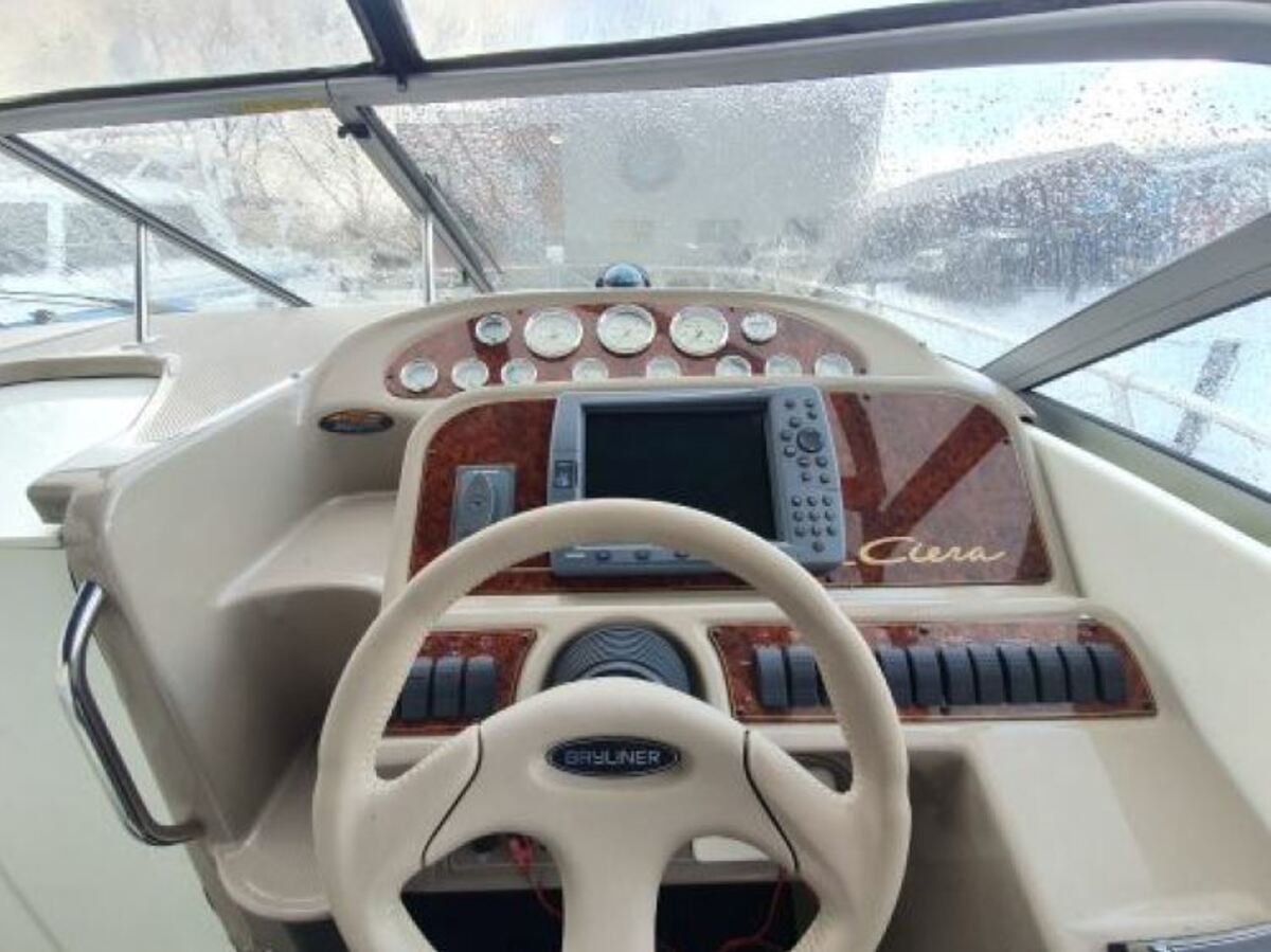 foto: 31 Bayliner 305 CIERA