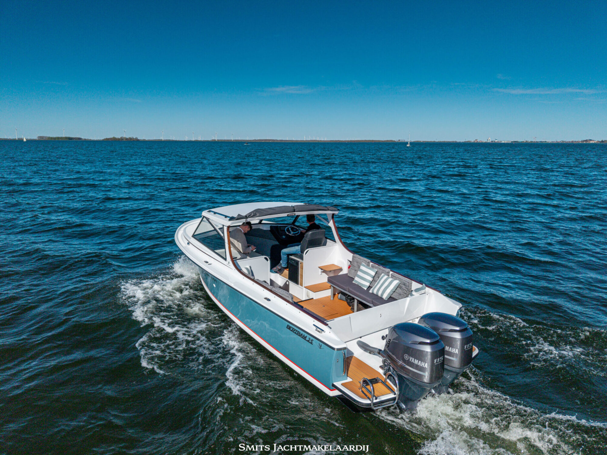 foto: 77 Bertram Bertram 25